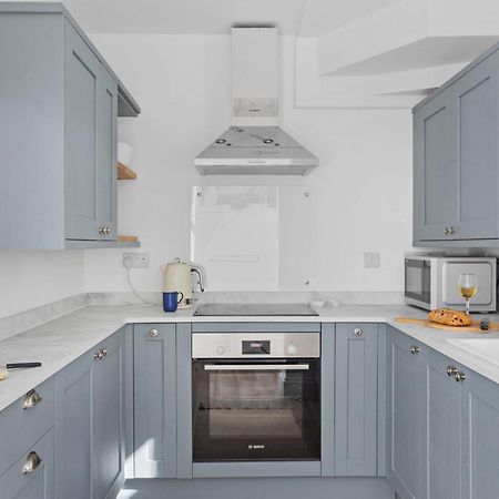 Uphigh - Elevated Family Home With Stunning River Views ダートマス エクステリア 写真